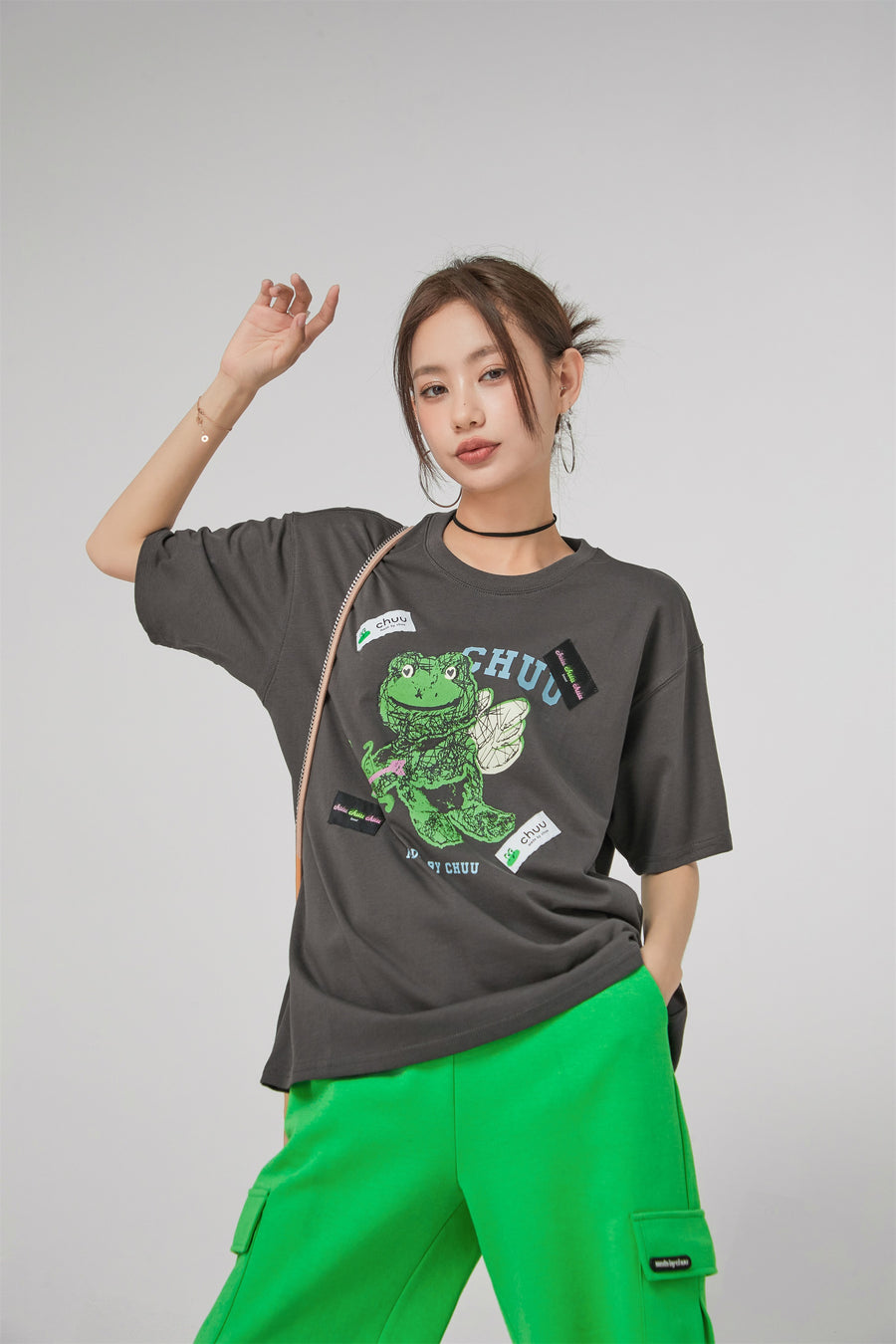 CHUU Happy Frog Is An Angel Print T-Shirt