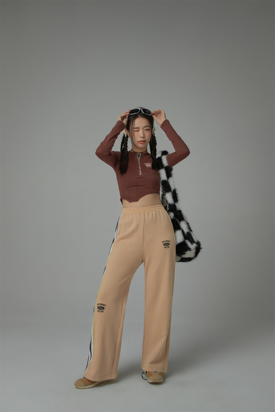 CHUU Size Doesnt Matter Line Track Pants