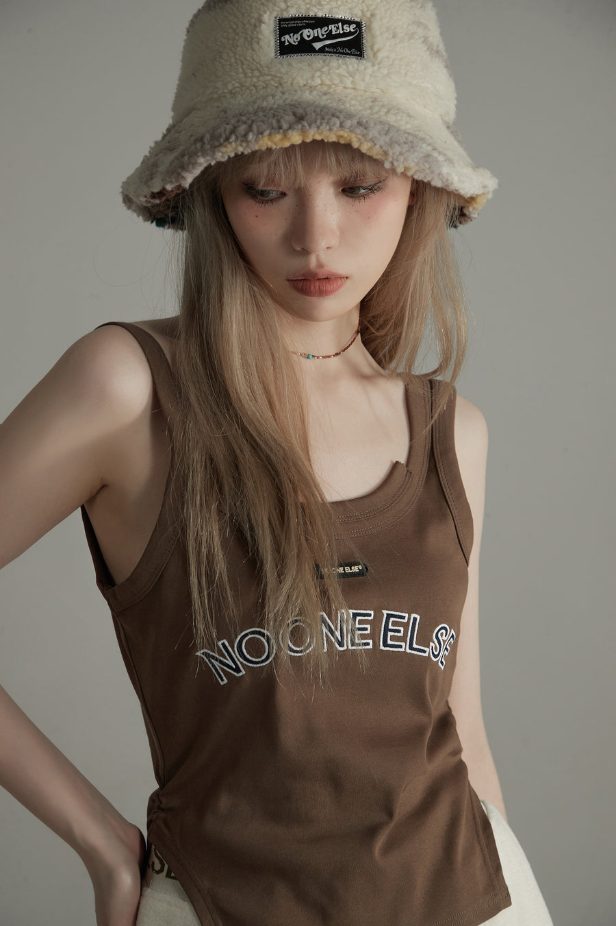 CHUU Unbalanced Big U Neck Top