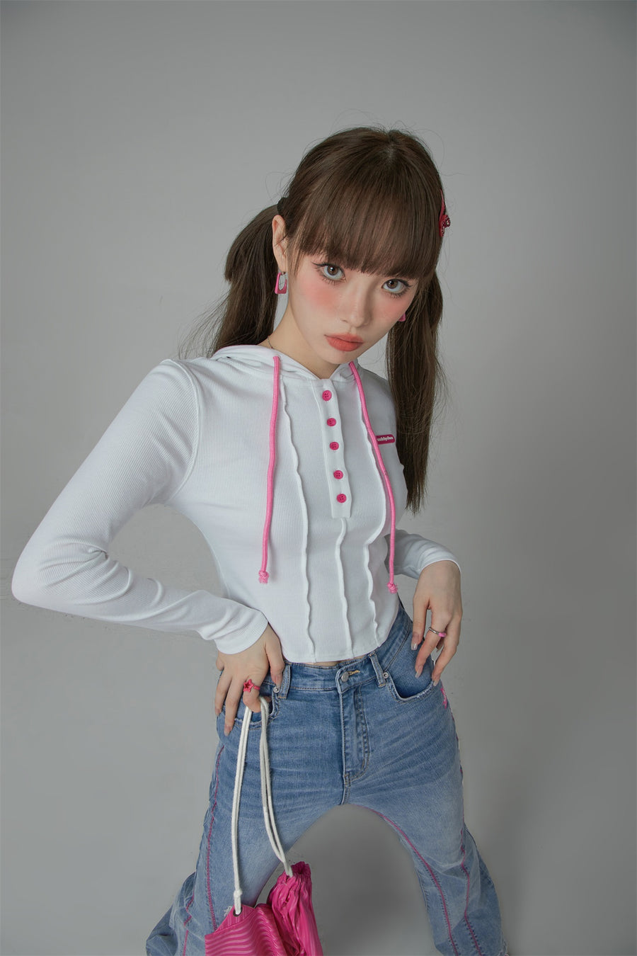 CHUU Kick It Colored Cropped Hooded Top