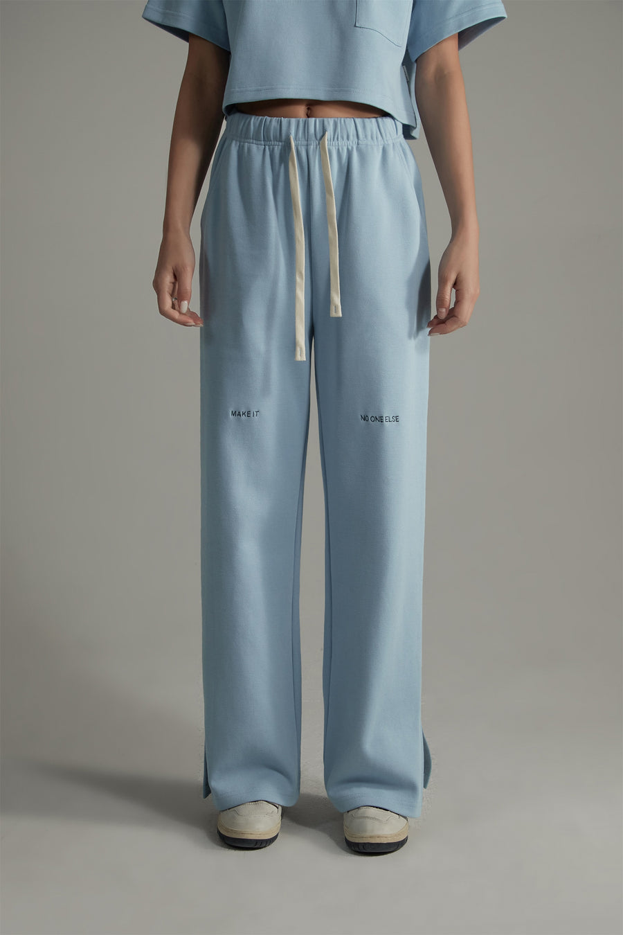 CHUU Side Slits Straight Jogger Pants