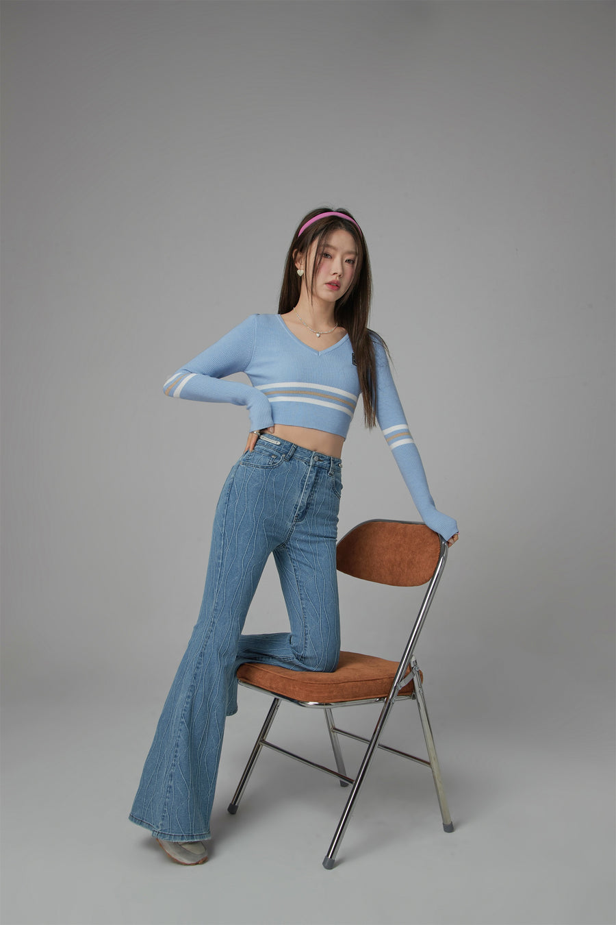 CHUU Unlock Stripes V-Neck Cropped Knit Sweater