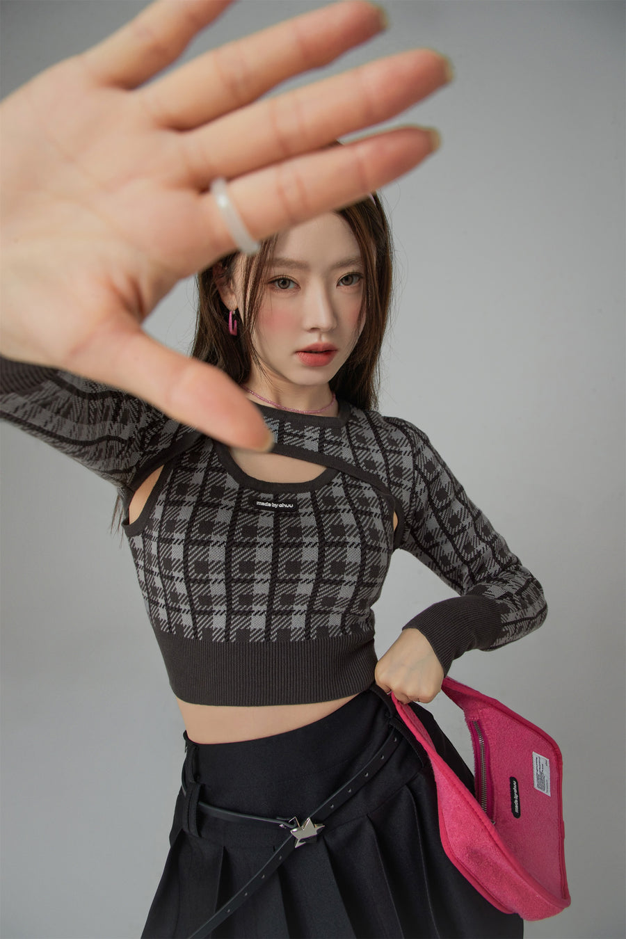 CHUU 2-Layers Chest Cutout Check Knit Sweater