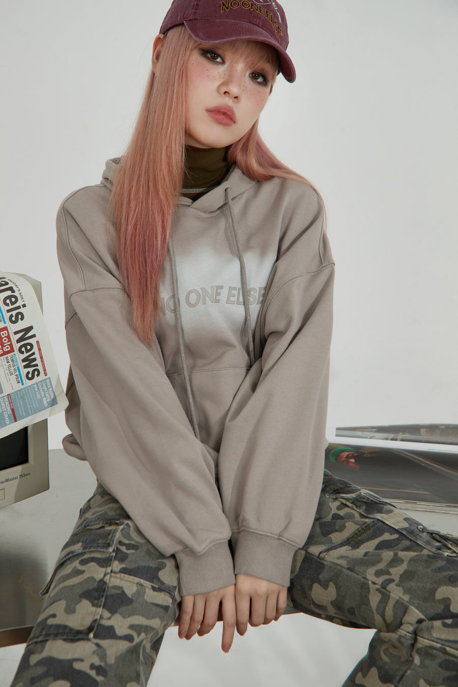 CHUU Noe Lettering Loose Fit Hoodie