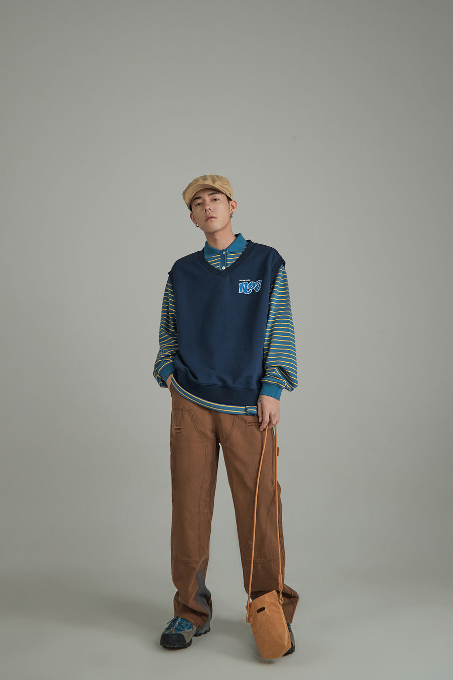 CHUU Lettering Loose Fit Sweater Vest