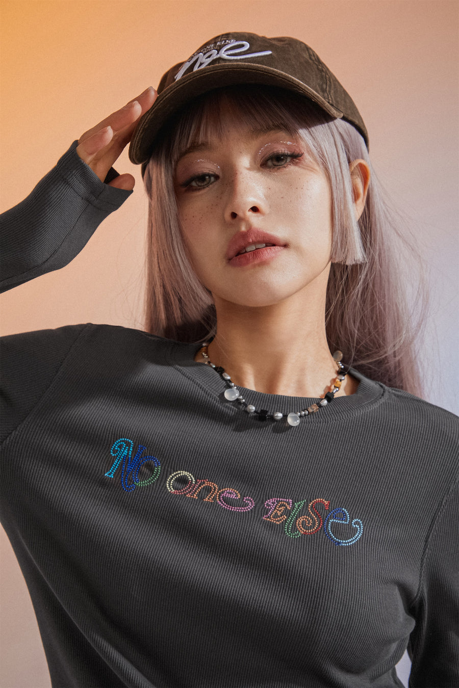 CHUU Color Embroidered Cropped T-Shirt