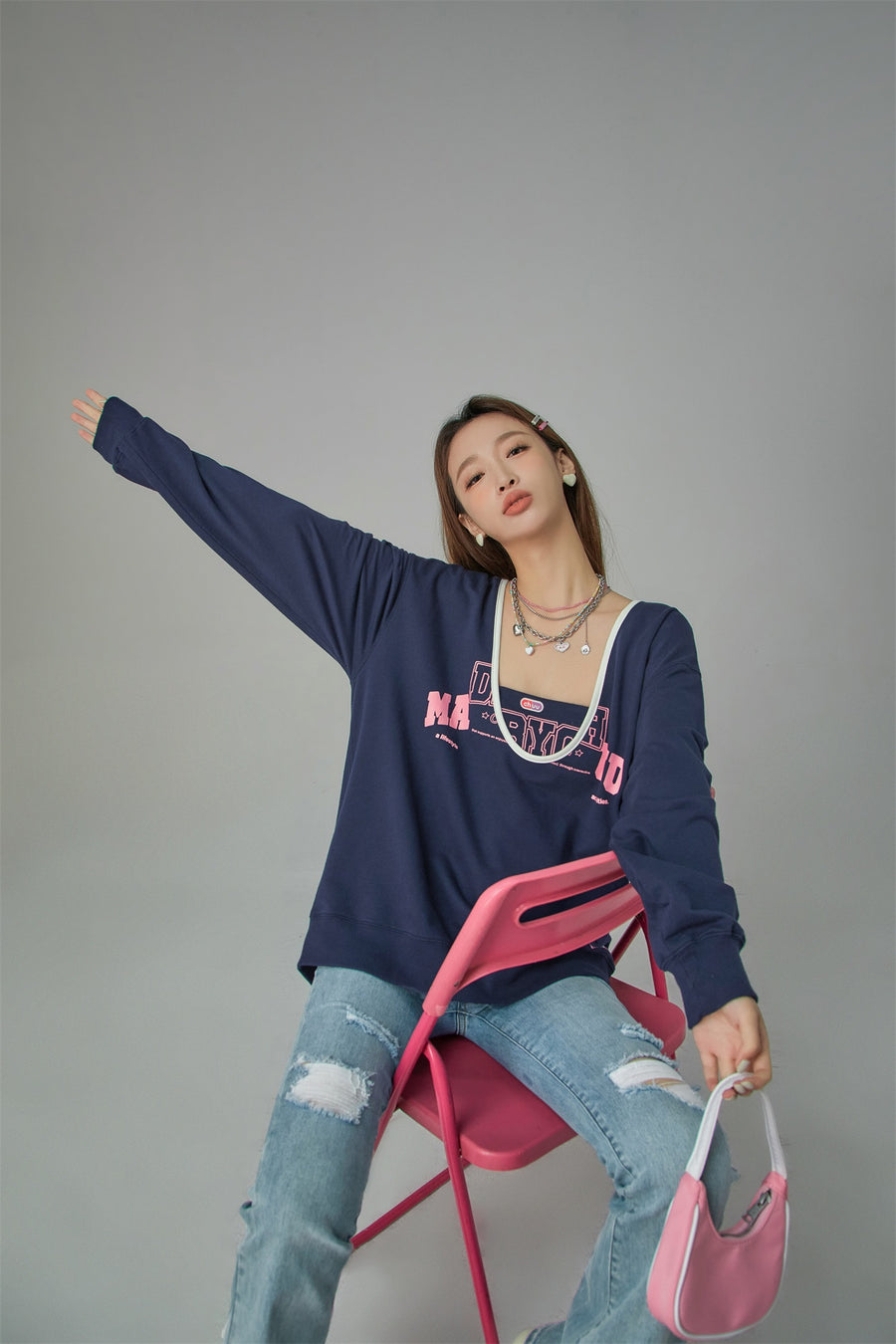 CHUU Debych Deep V-Neck Sweatshirt