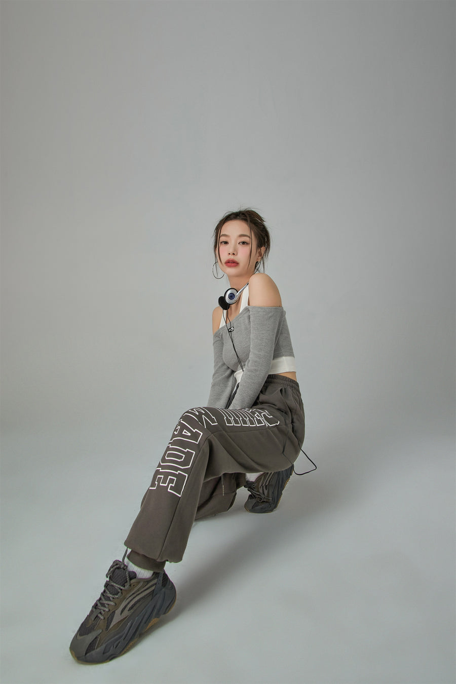 CHUU Stars That Shine High-Waist Jogger Pants