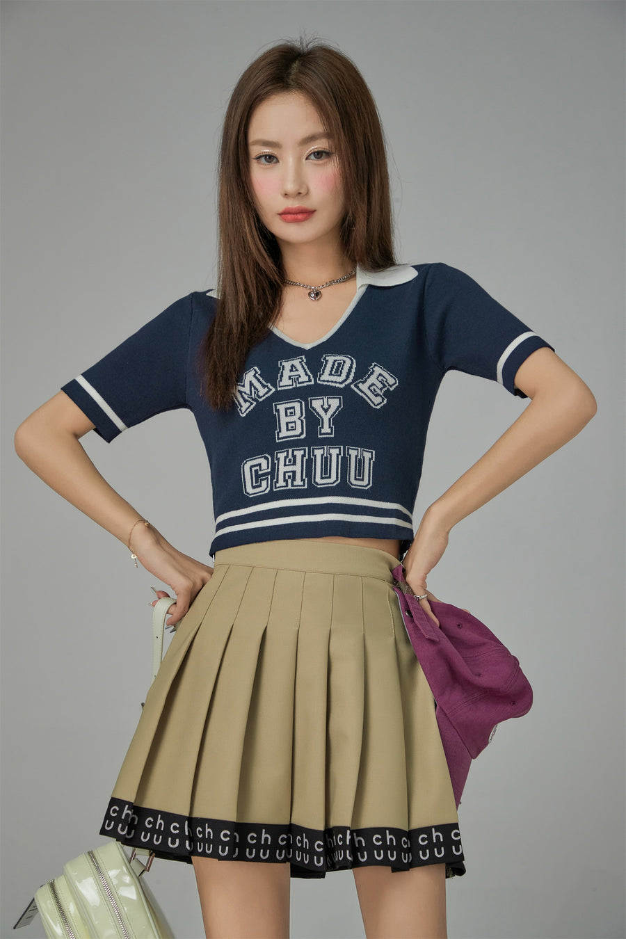 CHUU Chuu Spirit V-Neck Cropped T-shirt
