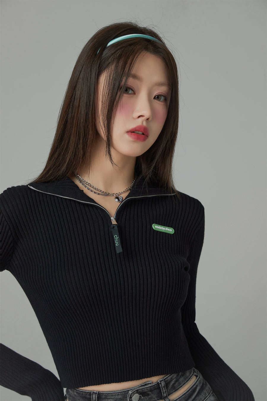 CHUU Memories Slit Half Zip-Up Cropped Knit Top