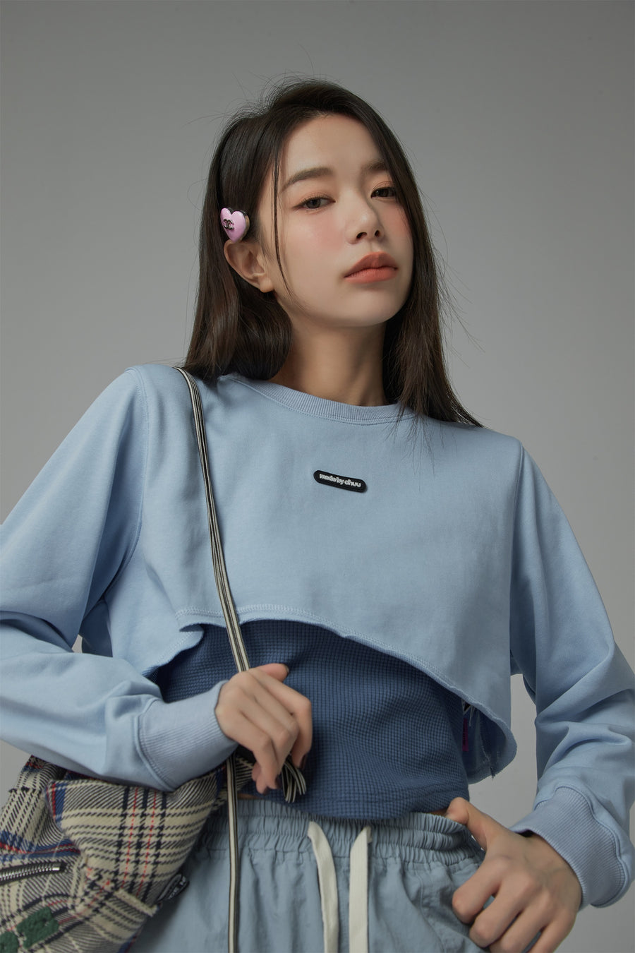 CHUU Unbalanced Loose Fit Crop Sweatshirt