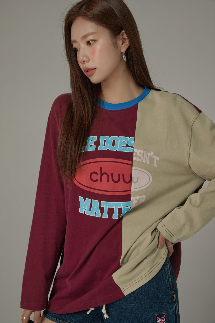 CHUU Size Doesnt Matter Two-Toned Loose Fit T-Shirt