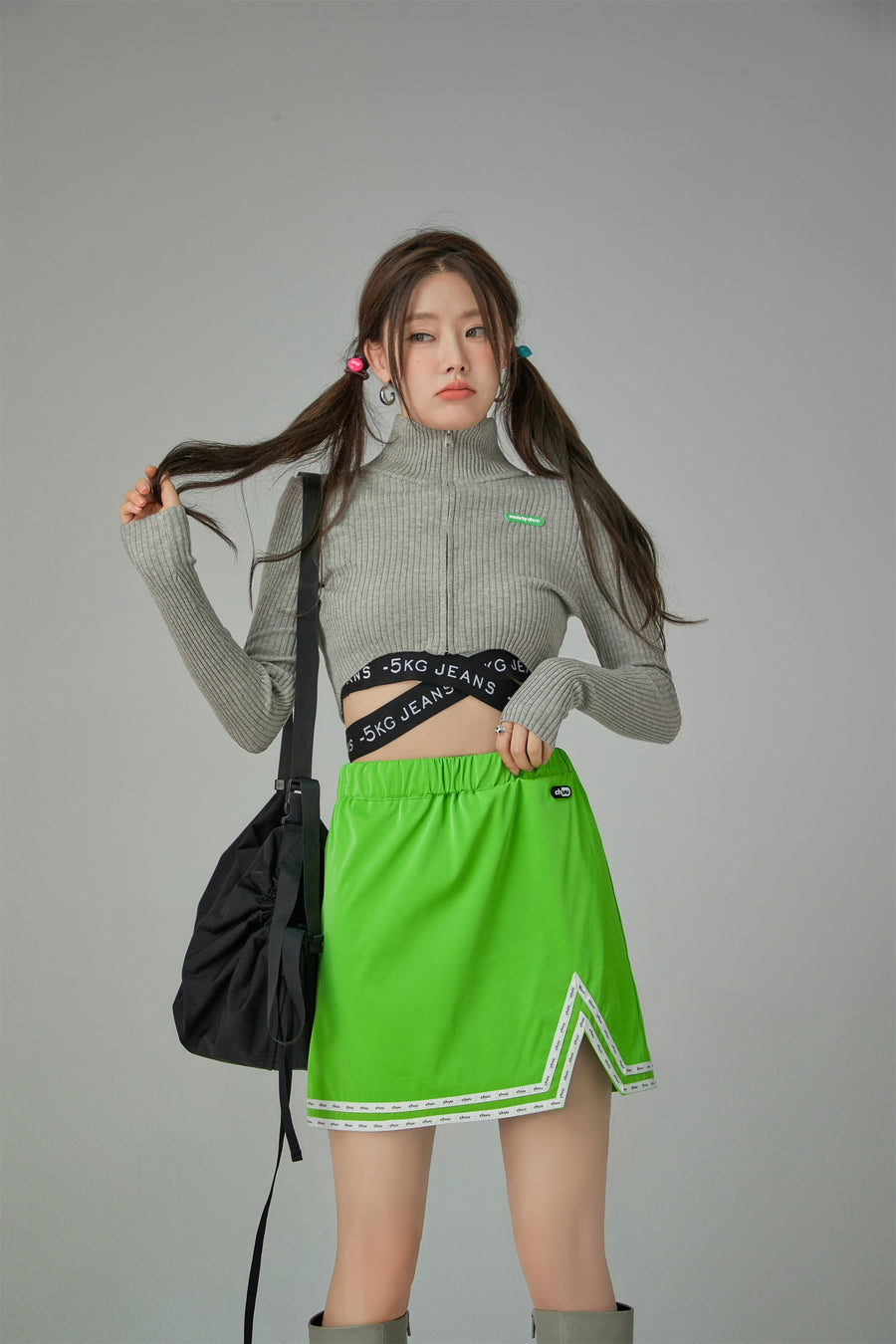 CHUU Chuu Girl Slim Crop Cardigan