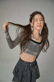 Chuu Wavy Pattern Crop Knit Sweater