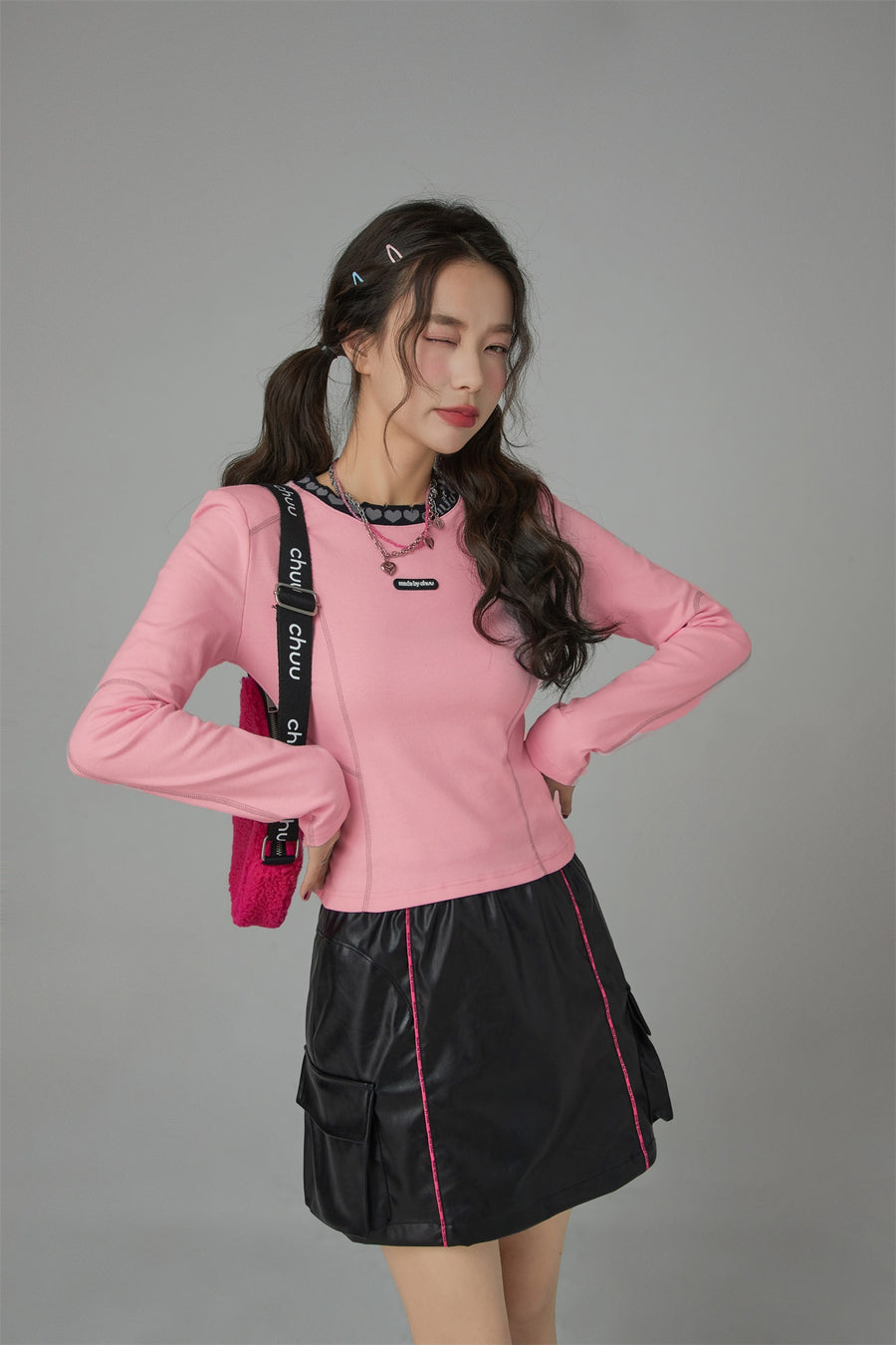 CHUU Catch My Glow Heart Collar Cropped T-Shirt