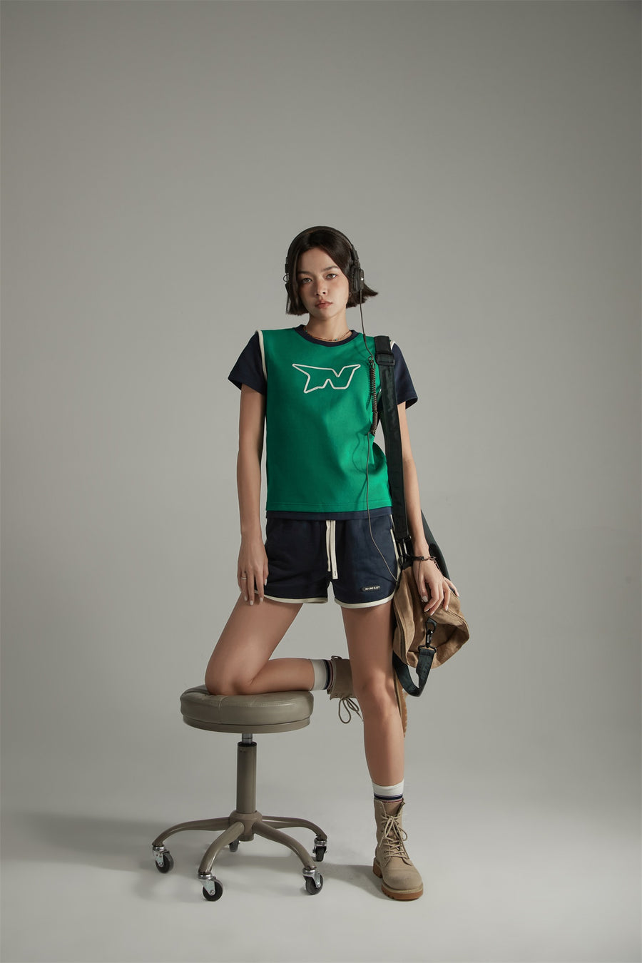 CHUU Embroidered Color Two Toned T-Shirt