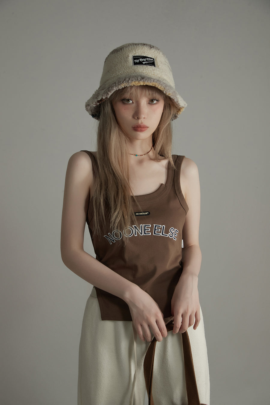 CHUU Unbalanced Big U Neck Top