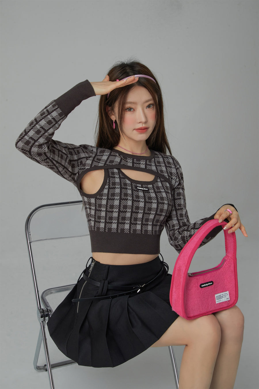 CHUU 2-Layers Chest Cutout Check Knit Sweater