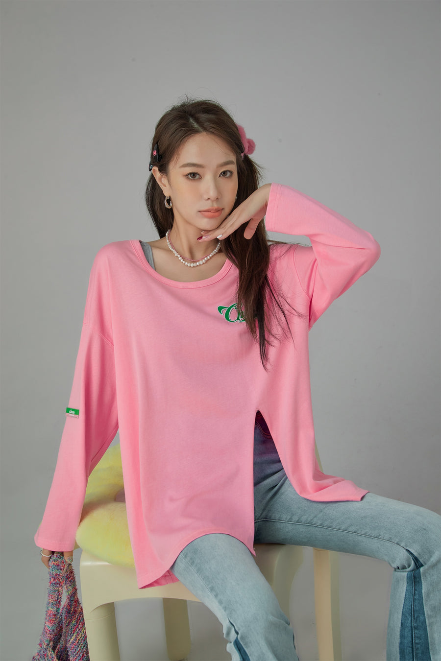 CHUU Side Slit Chuu Logo Loosefit Skater Top