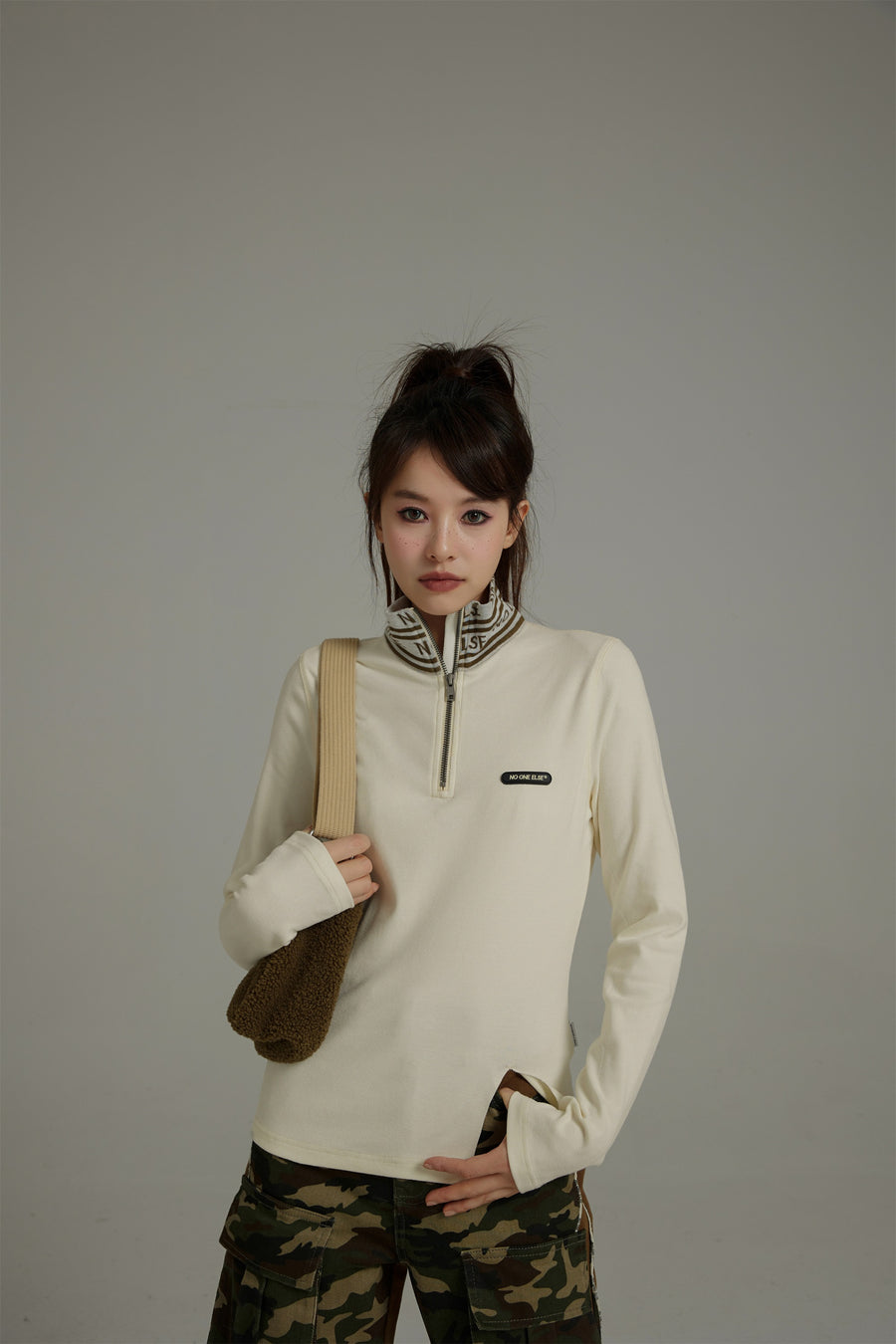 CHUU Half Zip-Up Slit T-Shirt