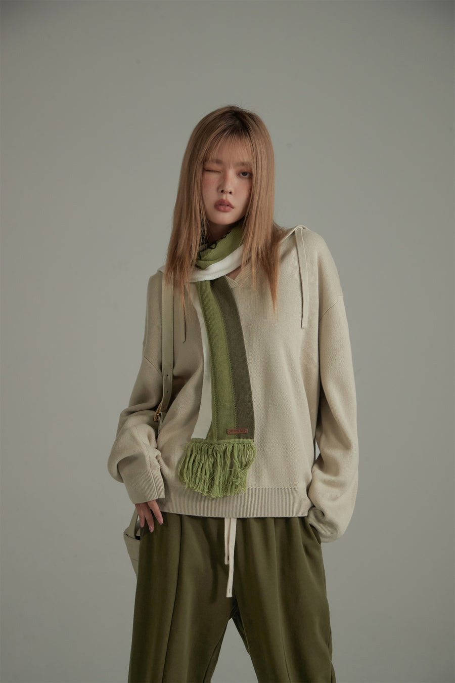 CHUU Simple V-Neck Loose Fit Hoodie