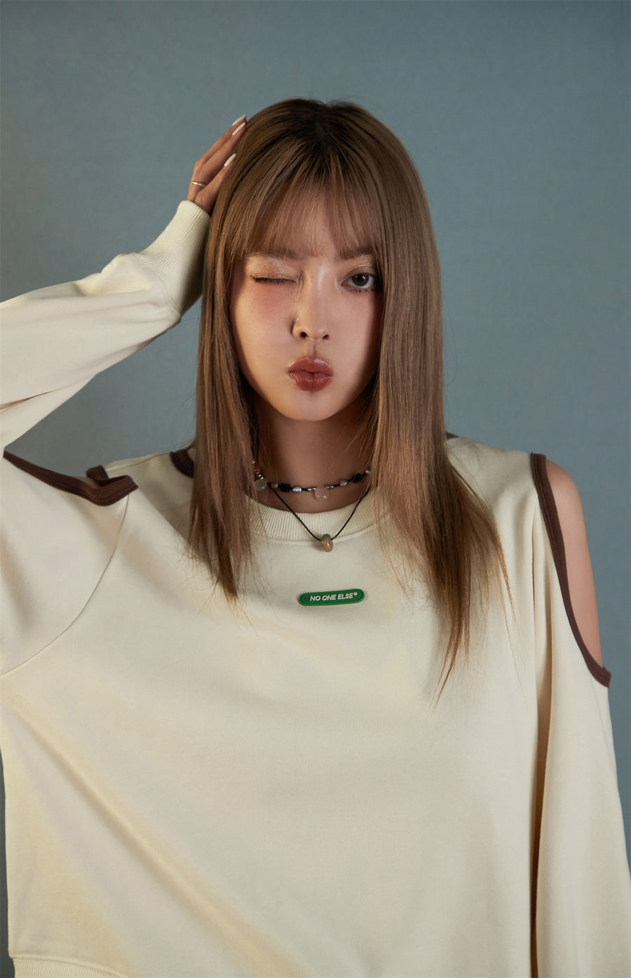 CHUU Slit Back Off The Shoulder T-shirt