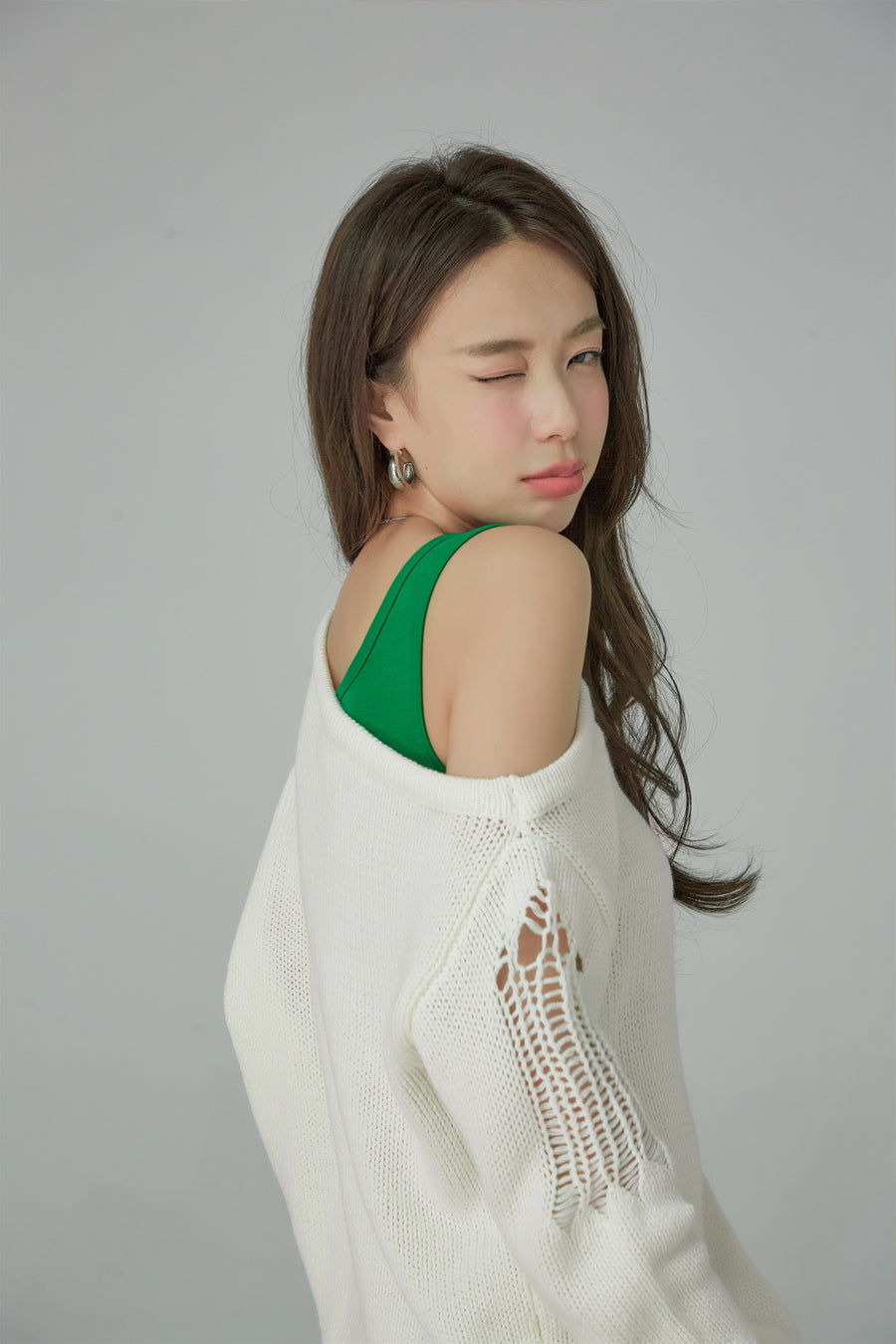 CHUU Let It Fall Off Shoulder Loose Knit Sweater