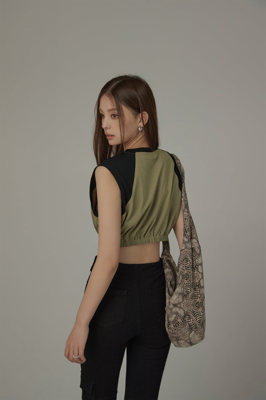 CHUU Color Matching Cropped Sleeveless Top