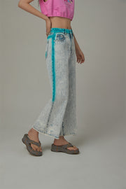 Color Outline Light Acid Wash Distressed Hem Denim Jeans