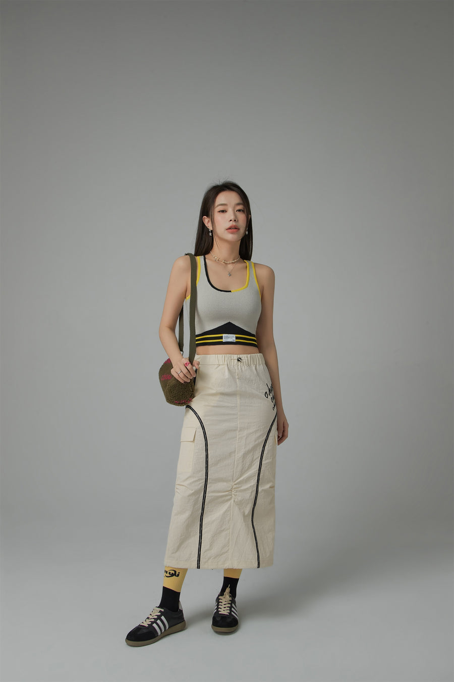 CHUU Color Contrast Sleeveless Crop Top