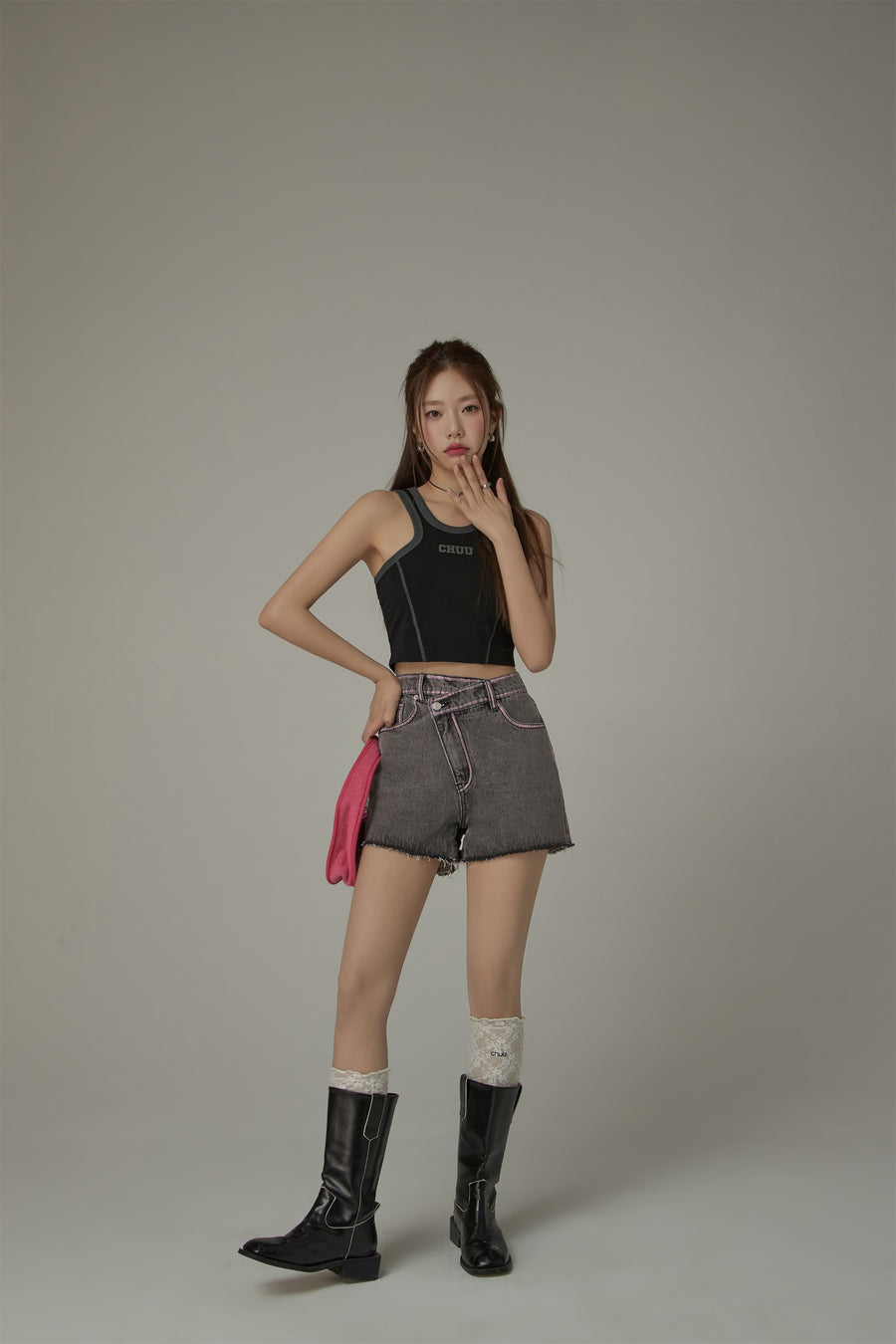 CHUU Back Split Cropped Sleeveless Top