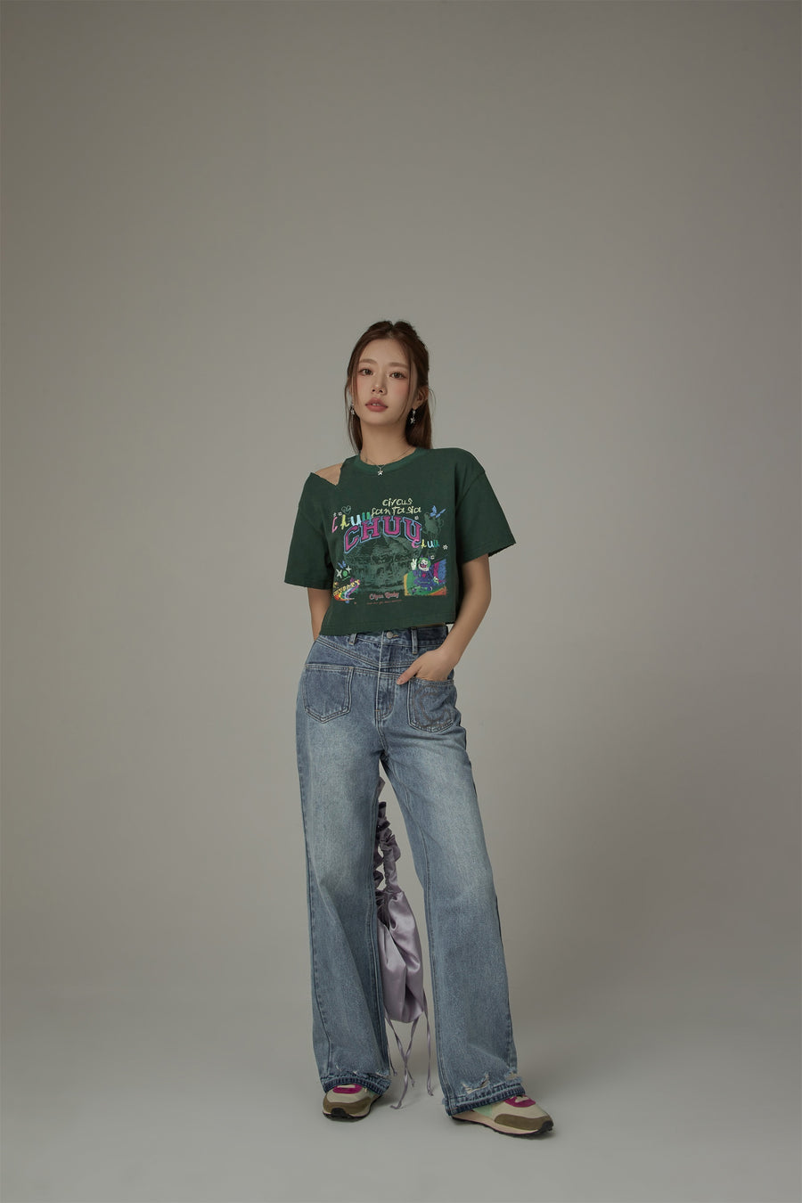 CHUU Open Shoulder Circus Loose Fit T-Shirt