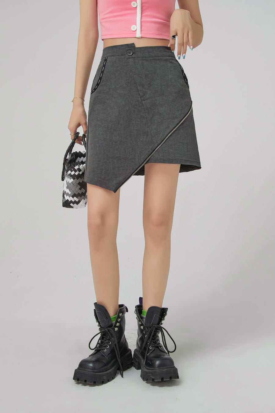 CHUU Unbalanced Zipper Detail Mini Skirt