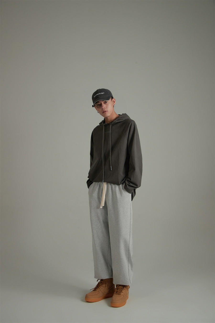 CHUU Casual Loose Fit Jogger Pants