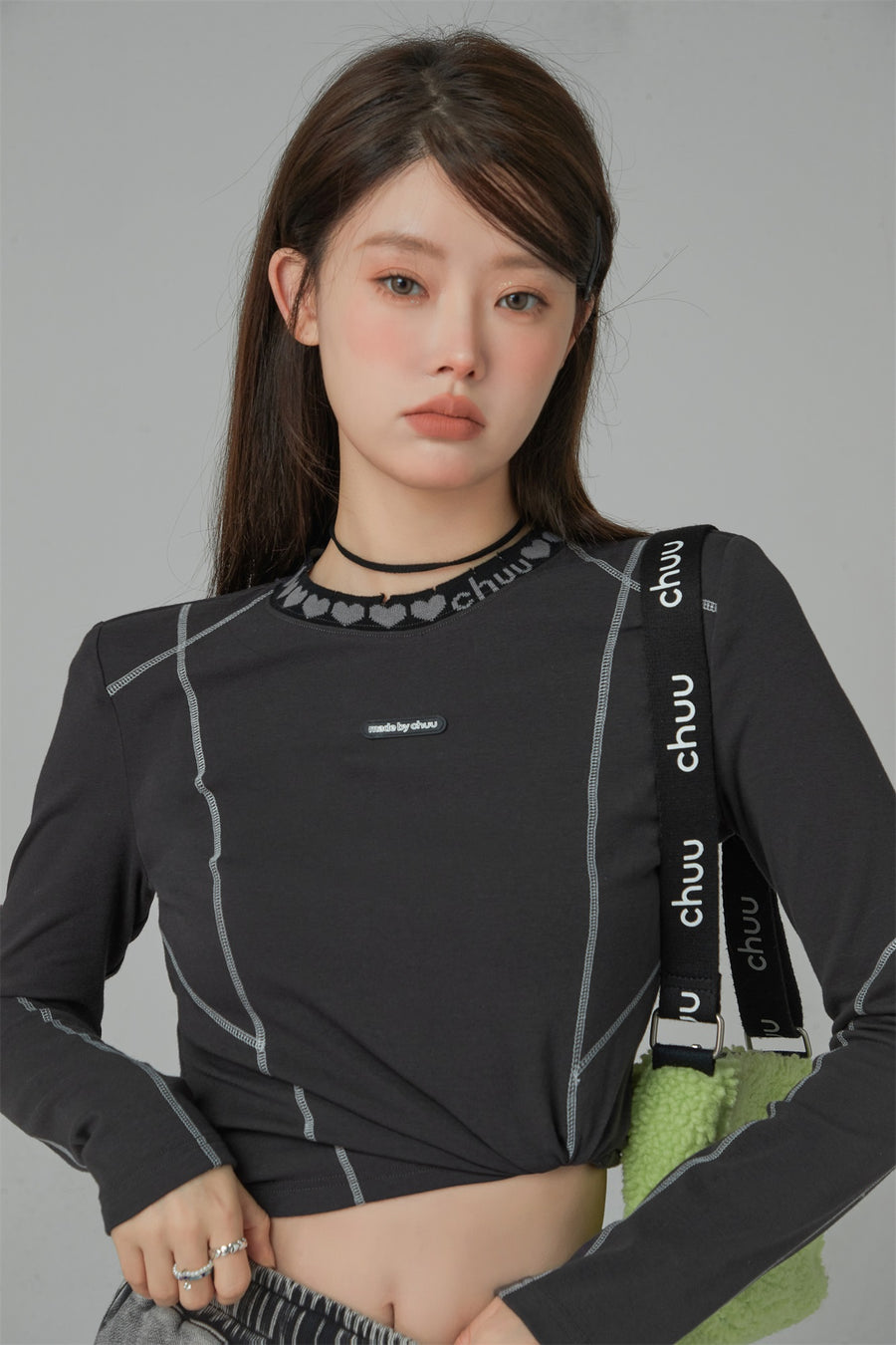 CHUU Catch My Glow Heart Collar Cropped T-Shirt