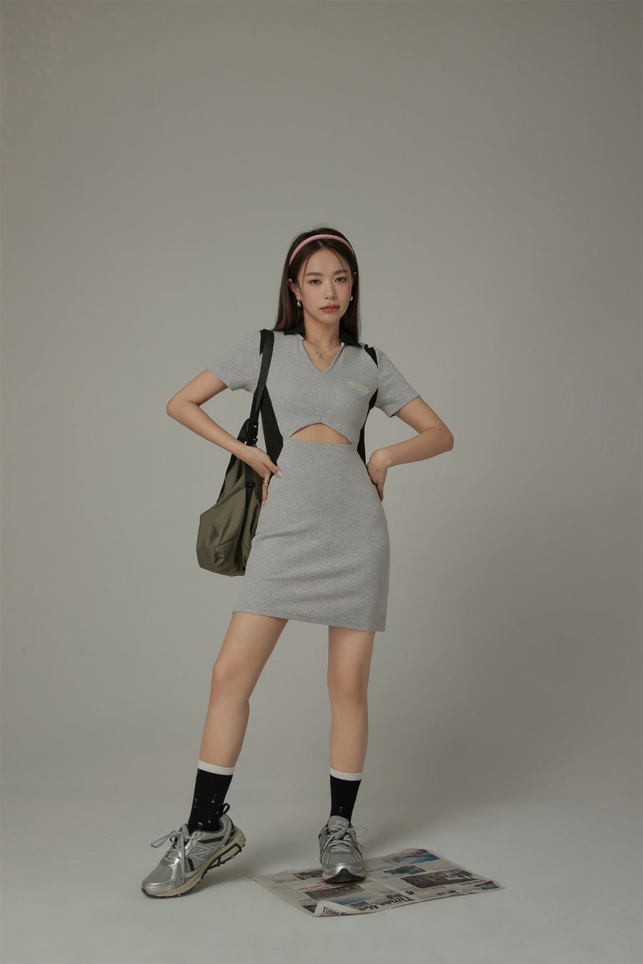 CHUU Open Collar Two Toned Cutout Short Sleeve Mini Dress