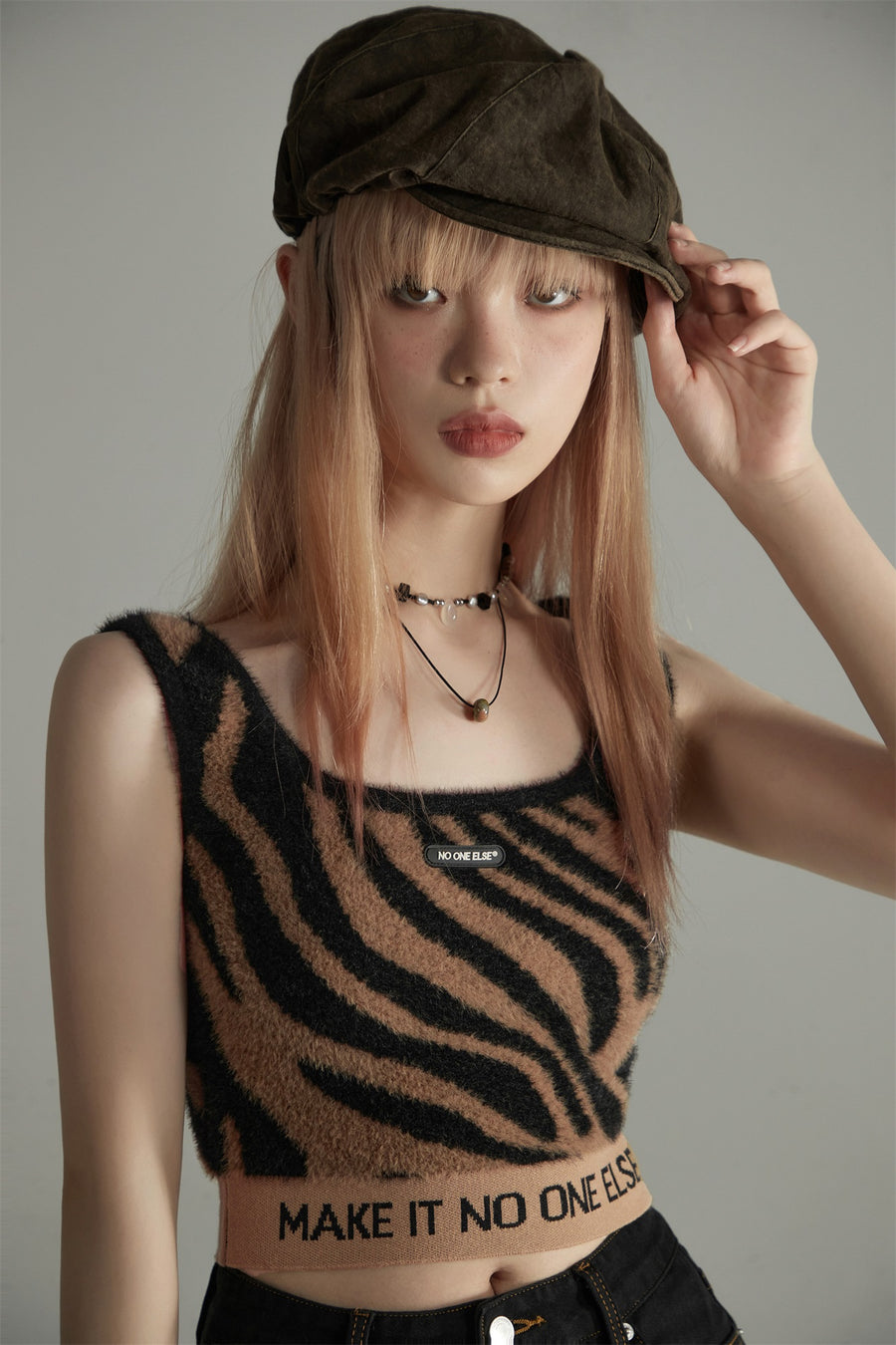 CHUU Lettering Soft Fluffly Sleeveless Crop Top