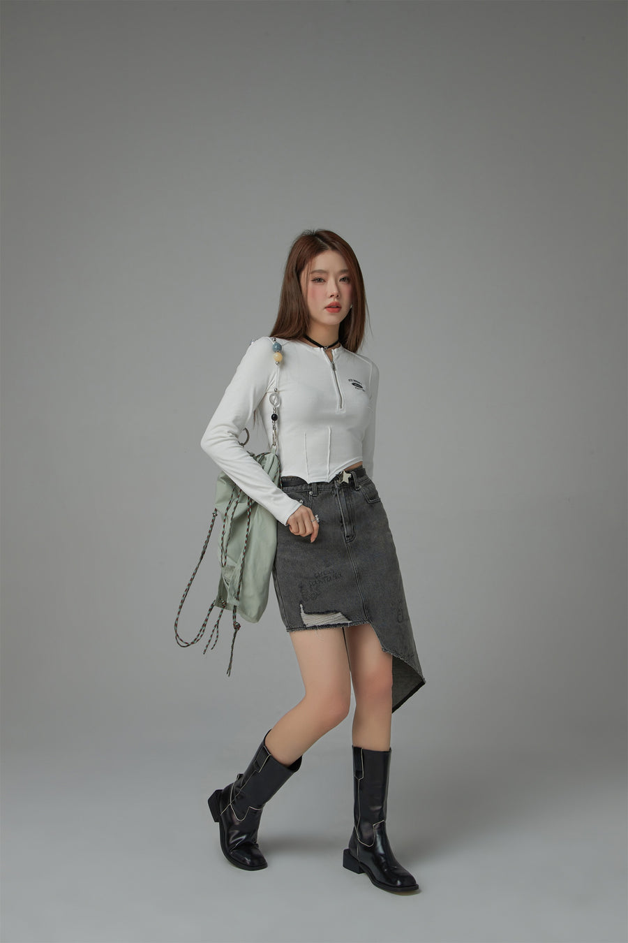 CHUU Unbalanced Denim Skirt