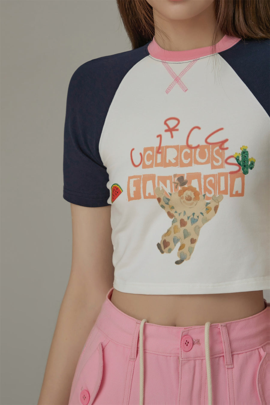 CHUU Chuu Circus Contrast Raglan Cropped T-Shirt