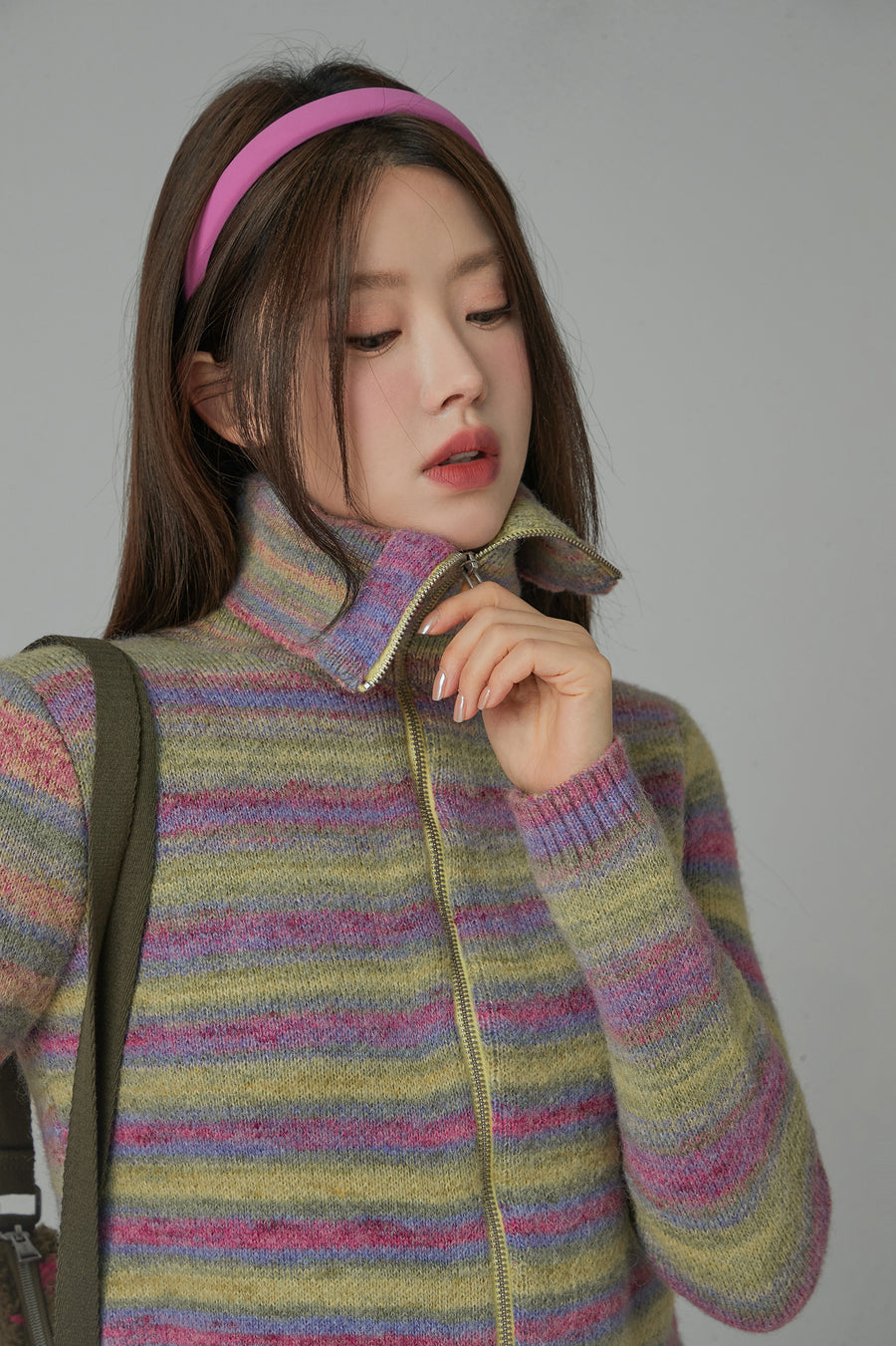 CHUU Rainbow Striped Zip-Up Knit Cardigan