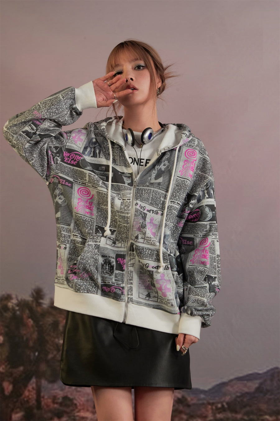 CHUU Vintage Newspaper Hoodie