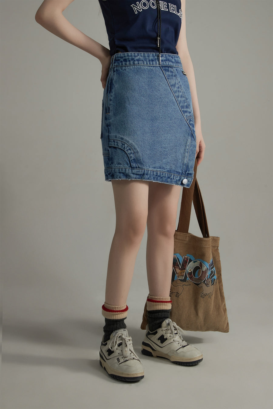 CHUU Unbalanced A-Line Denim Skirt