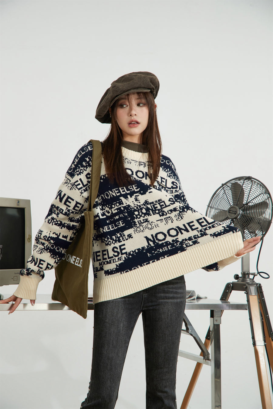 CHUU Noe Lettering Knit Sweater