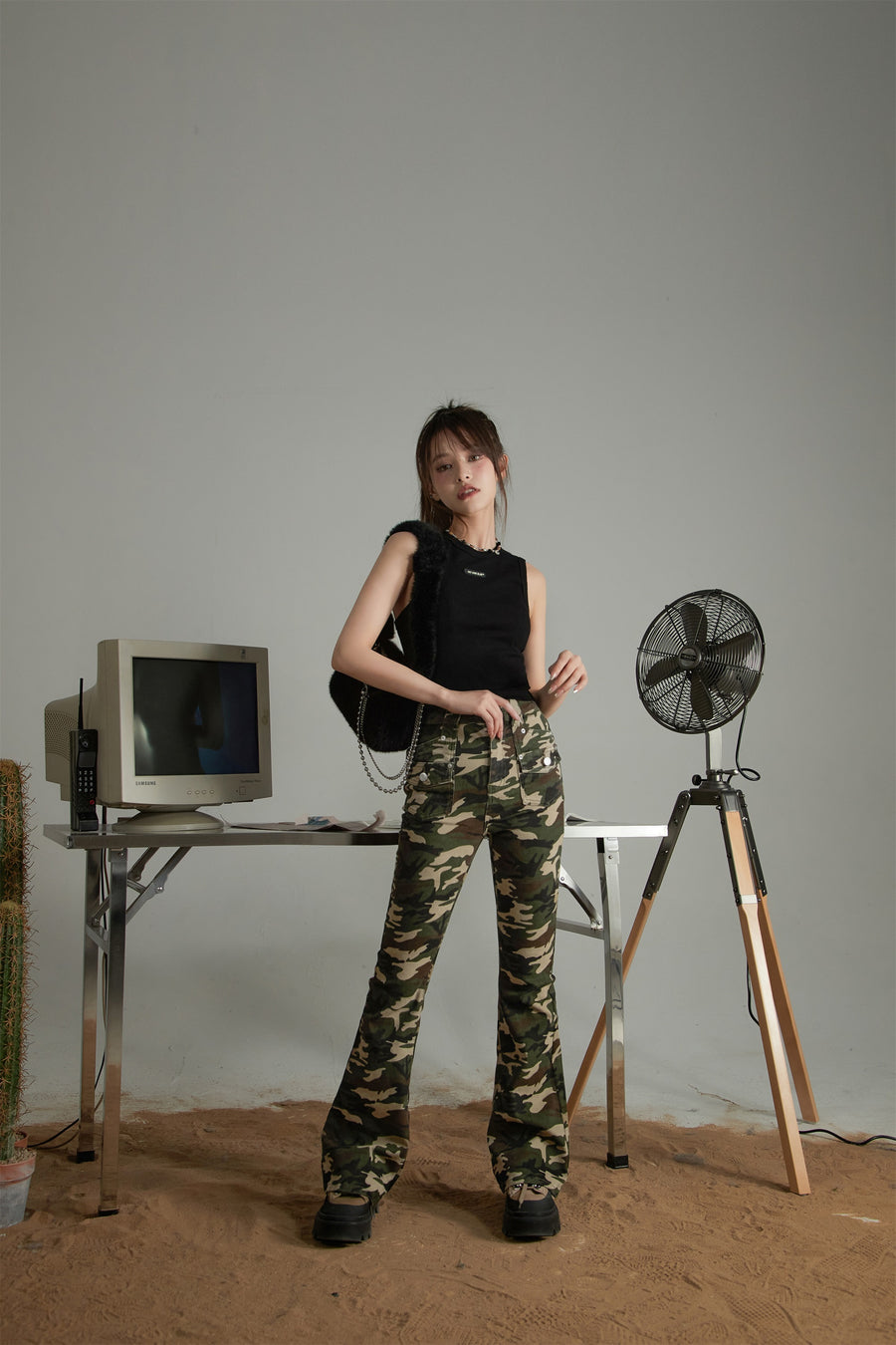 CHUU Camouflage Bootcut Pants