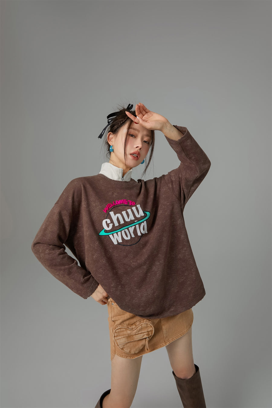 CHUU Welcome To Chuu World Sweatshirt