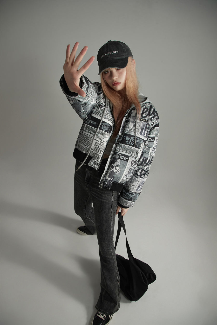 CHUU Newspaper Collage Padded Crop Jacket