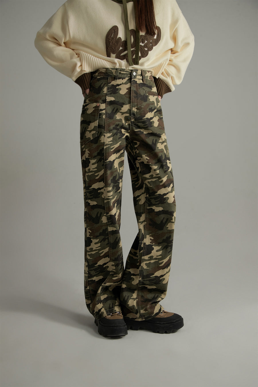 CHUU Camouflage Straight Casual Pants