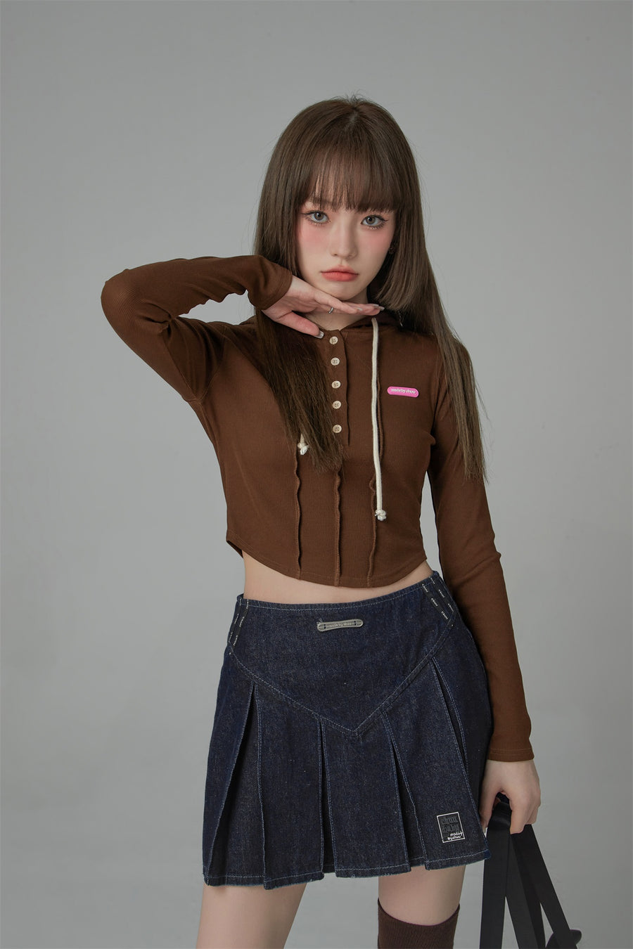 CHUU Kick It Colored Cropped Hooded Top