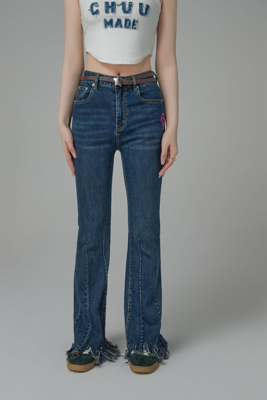 CHUU Embroidered Fringed Hem Denim Jeans