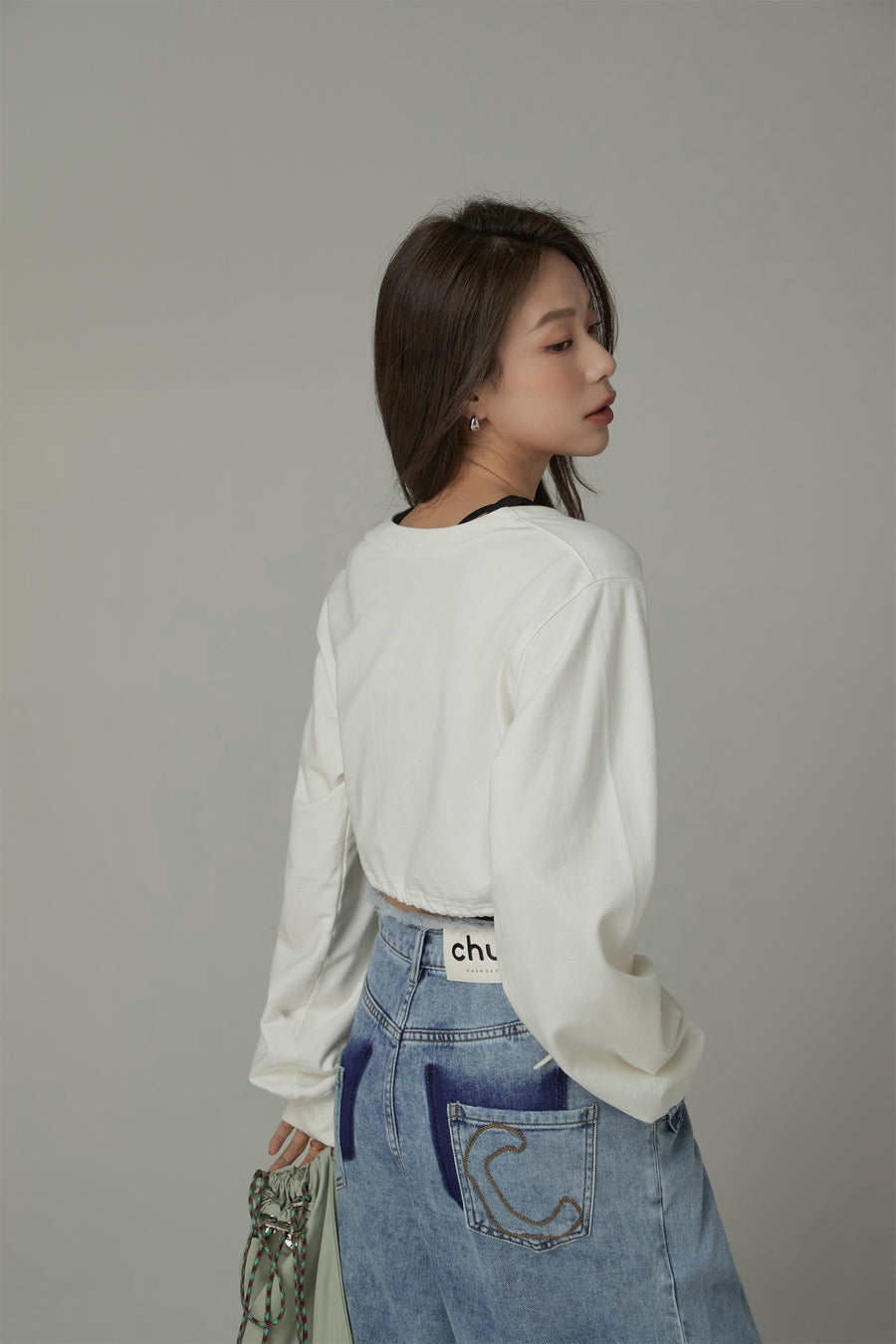 CHUU V-Neck Cropped Sweatshirt